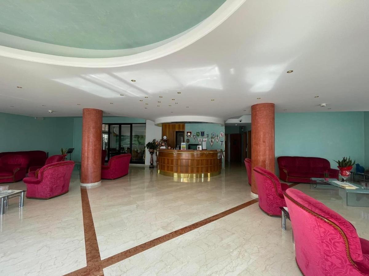 Hotel Cristina 끼안챠노테르메 외부 사진